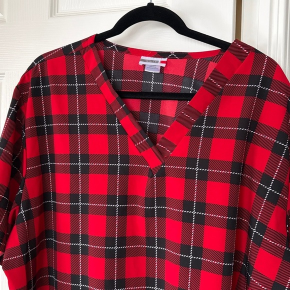 NWOT White Cross Red & Black Plaid V-Neck Short-sleeve Scrub Top Size 2XL - Picture 3 of 3